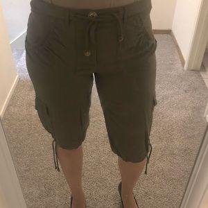 Michael Kors olive linen dickies size 6